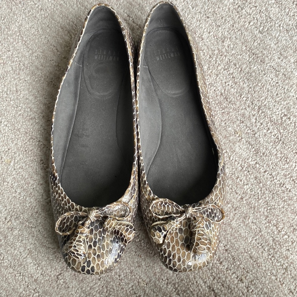 Stuart Weitzman pretty neutral ballet flats! Size 8 m